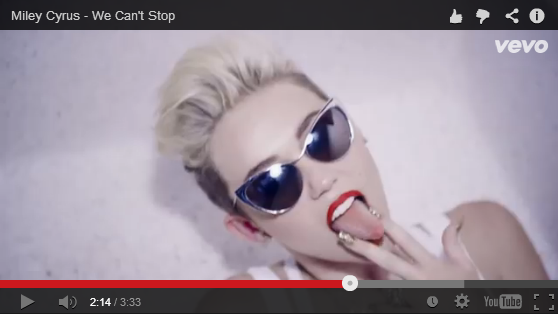Miley Cyrus: Poze cu limba afară