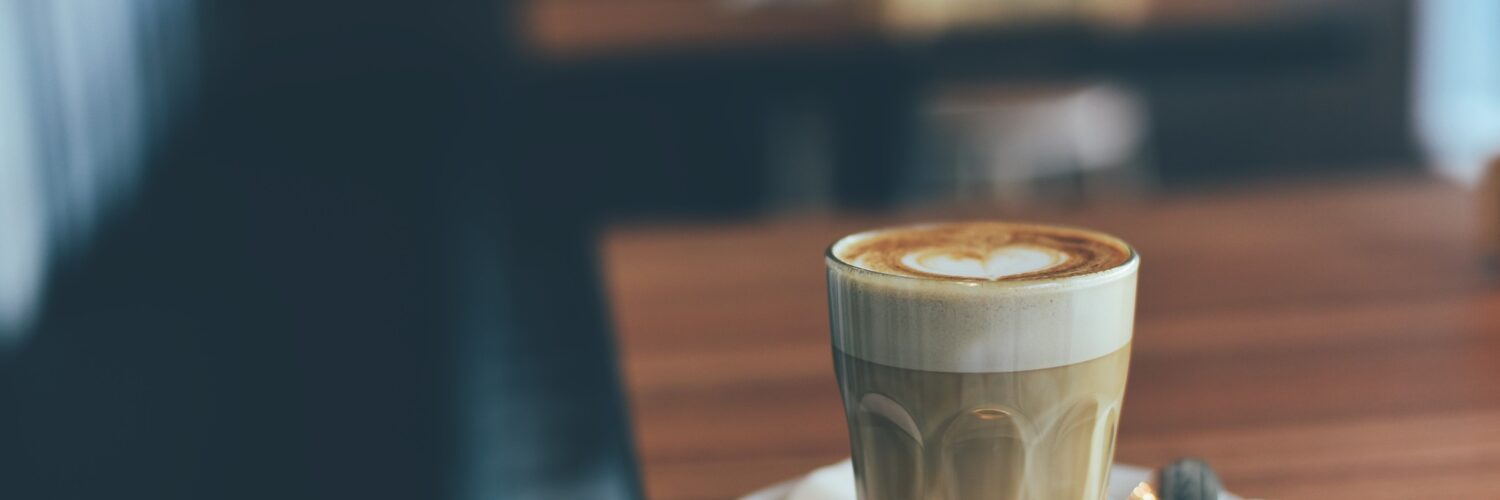 Savureaza cea mai buna cafea acasa. Alege aparatele de cafea potrivite!