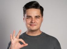 Selly, prins între principii și sponsori